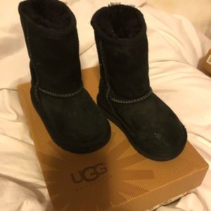 Ugg toddler girl size 6